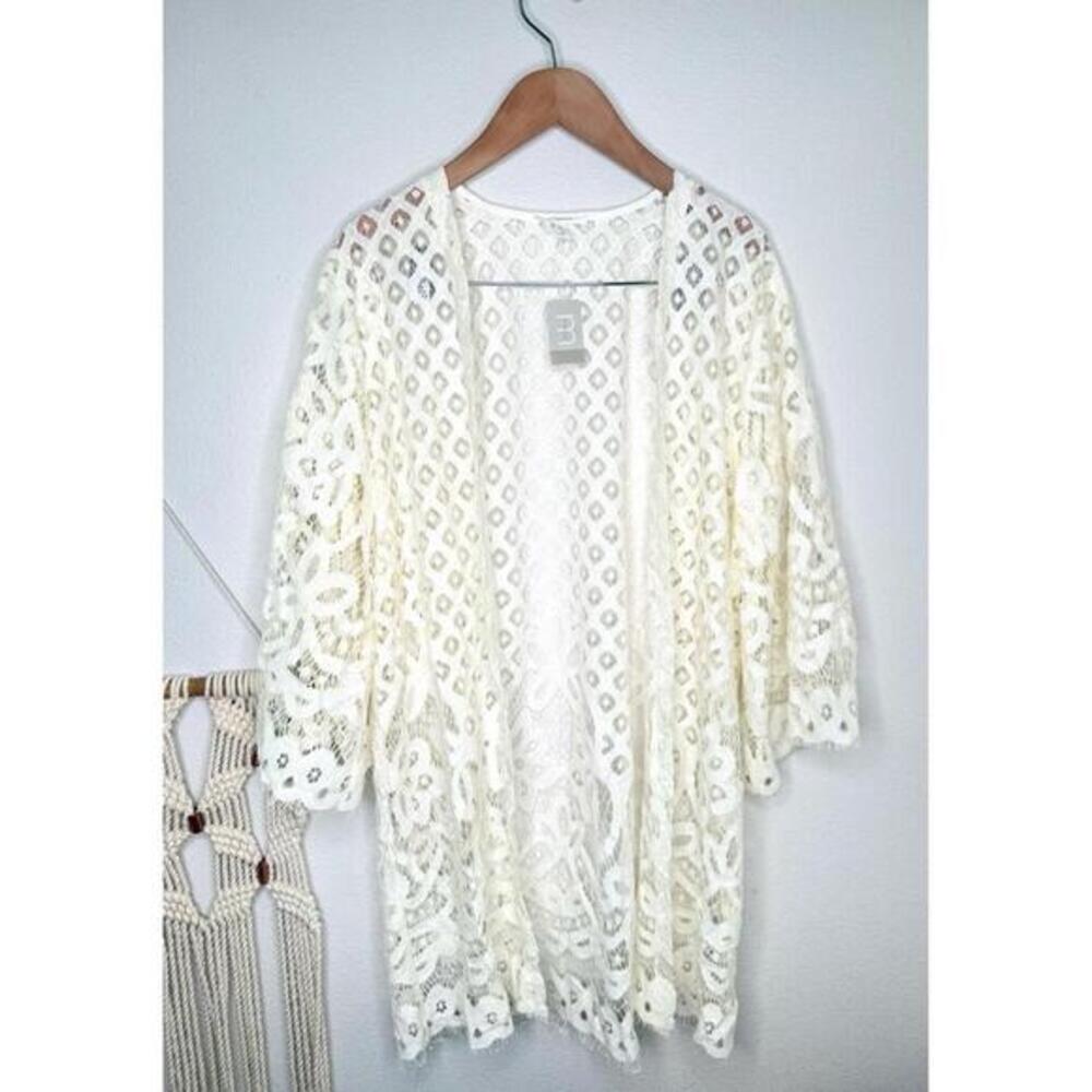 Maurices Kimono Size Large White Lace Open Front Floral new with tags